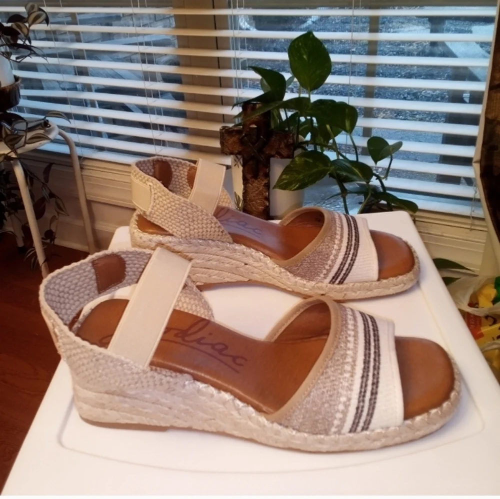 Zodiac Stylish Espadrille Sandals Women's 8  Tan Cream Brown Wedge 2.5 EUC - Picture 5 of 8